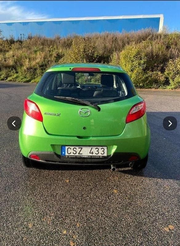 Grön Begagnad 2012 Mazda 2 Halvkombi | 39 000 kr (Bra pris) - Bild 1/4