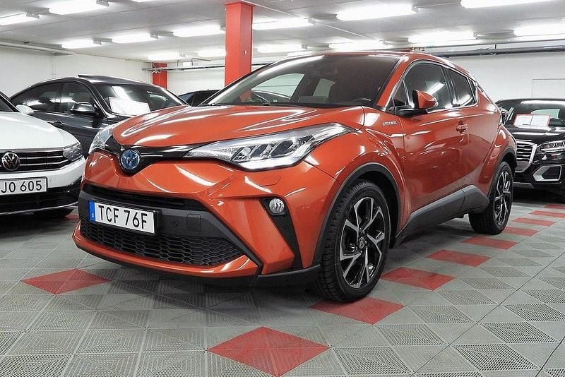 Orange Begagnad 2021 Toyota C-HR Edition SUV | 229 500 kr (Bra pris) - Bild 1/4