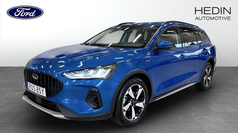 Blå Begagnad 2023 Ford Focus Active Kombi | 199 900 kr (Marknadspris) - Bild 1/4