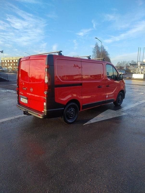 Begagnad Opel Vivaro S 95 HK (69 kW) 2017 Röd Minibuss