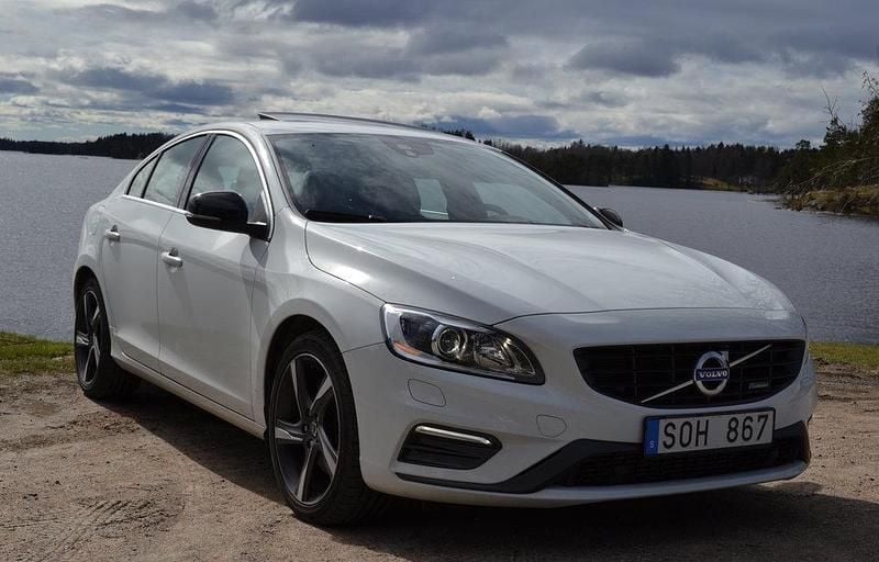 Begagnad Volvo S60 R-Design 150 HK (110 kW) 2014 Vit Sedan