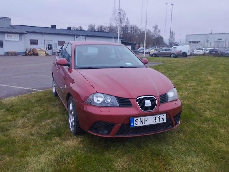 Begagnad Seat Ibiza 86 HK (63 kW) 2007 Röd Halvkombi