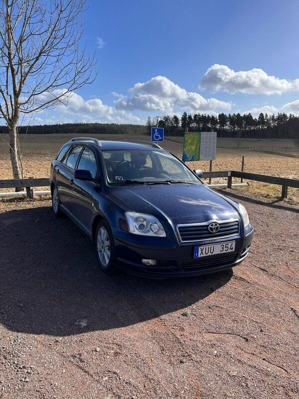 Blå Begagnad 2006 Toyota Avensis Kombi | 11 500 kr (Superpris) - Bild 1/3