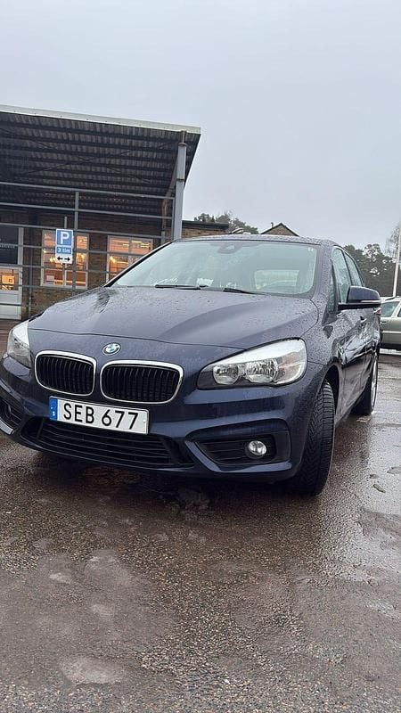 Begagnad 2015 BMW 218 Active Tourer Minibuss | 159 000 kr (Marknadspris) - Bild 1/4
