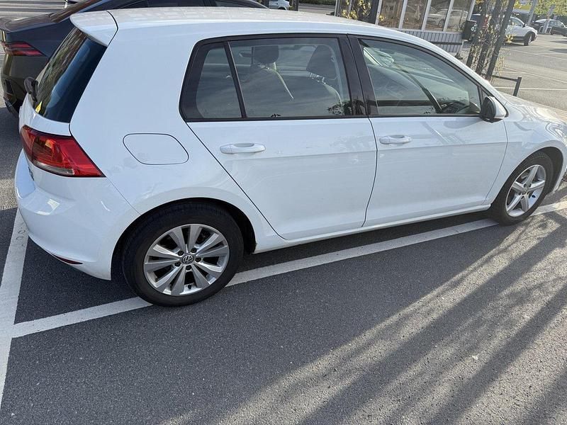 Vit Begagnad 2014 VW Golf VII Halvkombi | 76 000 kr (Marknadspris) - Bild 1/4