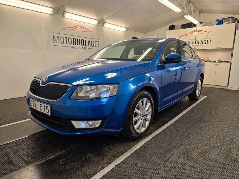 Blå Begagnad 2013 Skoda Octavia Ambition Halvkombi | 79 500 kr (Lite dyr) - Bild 1/4
