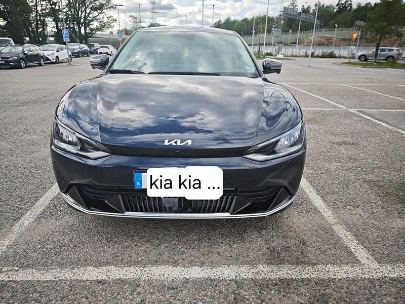 Mörkblå Begagnad 2023 Kia EV6 SUV | 390 000 kr (Superpris) - Bild 1/4