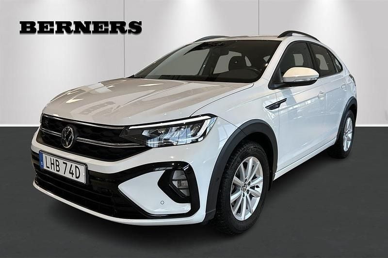 Vit Begagnad 2023 VW Taigo R-line SUV | 239 900 kr (Marknadspris) - Bild 1/4