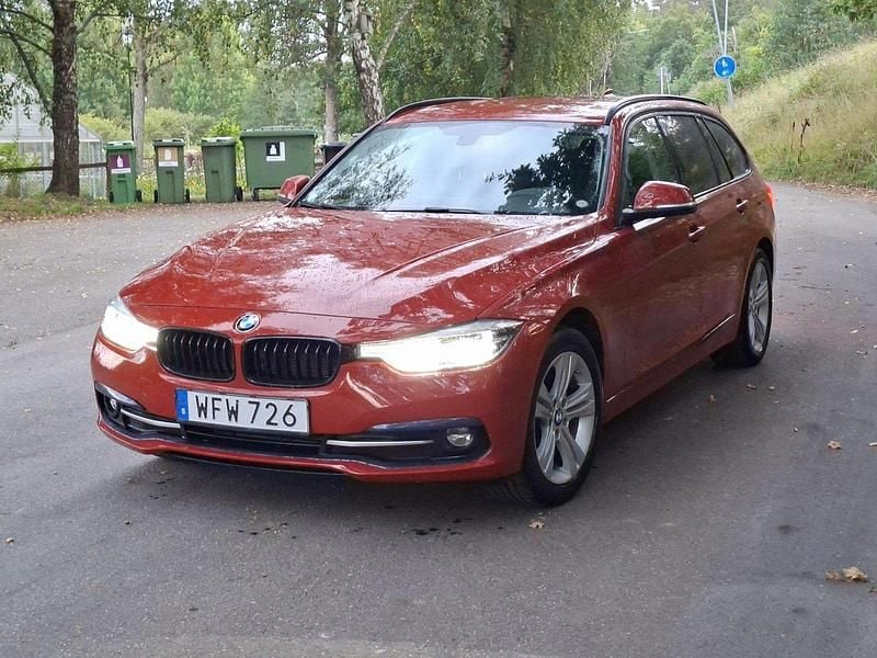 Röd Begagnad 2019 BMW 320 Sport Line Kombi | 220 000 kr (Superpris) - Bild 1/4