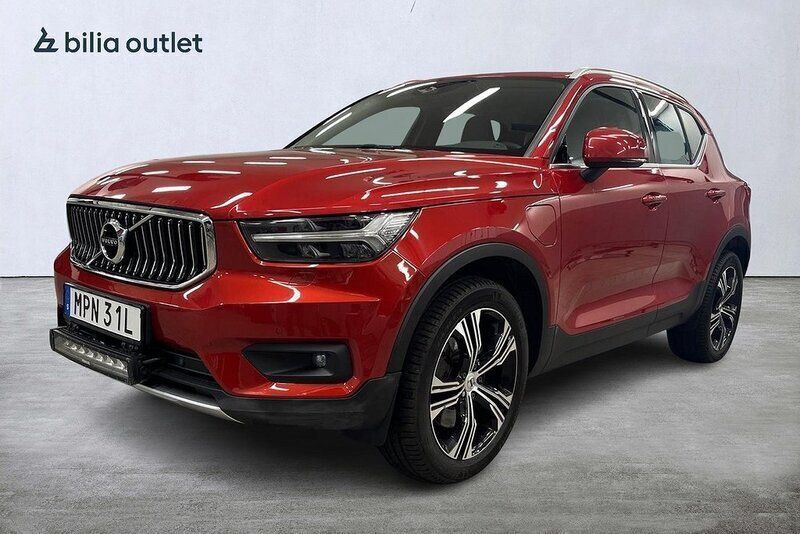 Röd Begagnad 2020 Volvo XC40 Inscription SUV | 329 900 kr (Marknadspris) - Bild 1/4