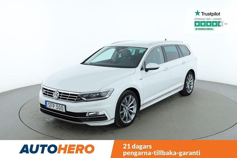 Vit Begagnad 2018 VW Passat R-line Kombi | 209 000 kr (Marknadspris) - Bild 1/4