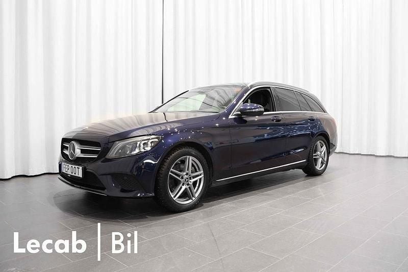 Mörkblå (mblå) Begagnad 2019 Mercedes C200 Kombi | 219 500 kr (Marknadspris) - Bild 1/4