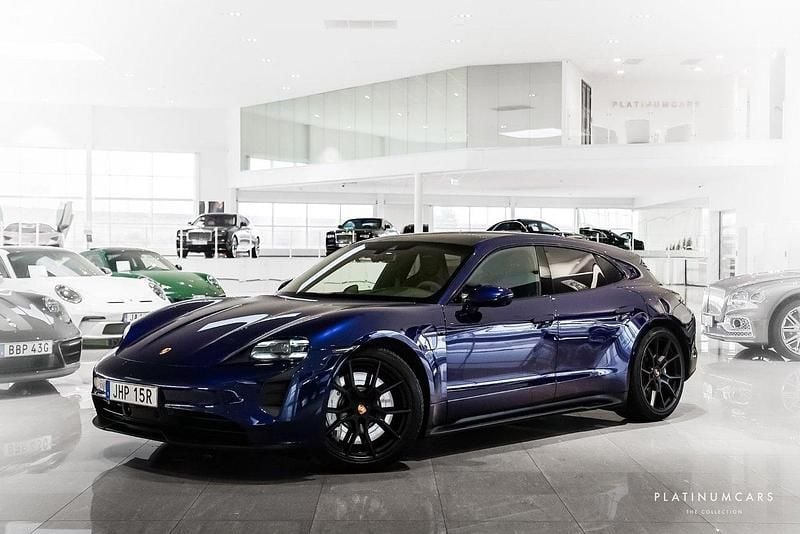 Mörkblå Begagnad 2022 Porsche Taycan GTS Sport Turismo Sedan | 899 000 kr - Bild 1/4