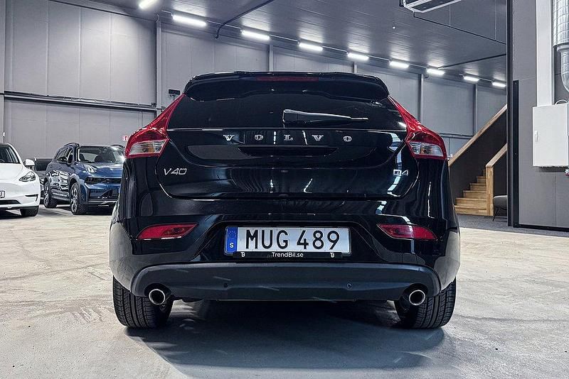 Begagnad Volvo V40 191 HK (140 kW) 2015 Svart Kombi