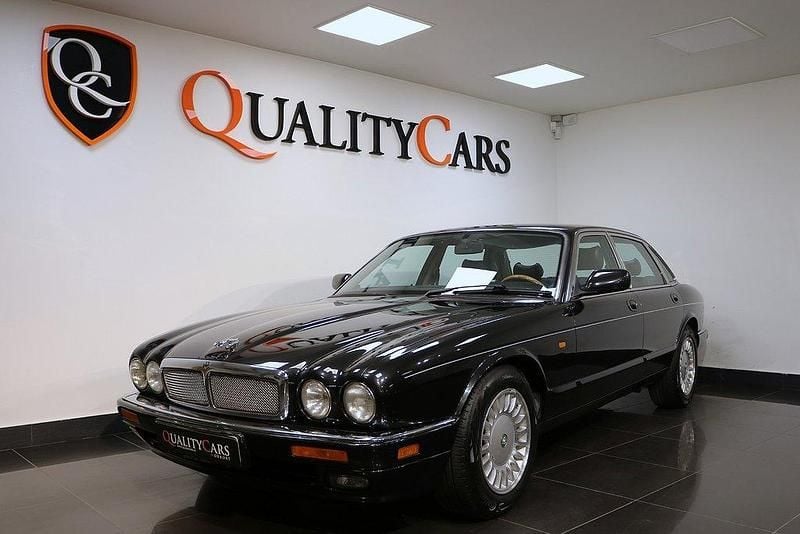 Svart Begagnad 1997 Jaguar XJ Sovereign Sedan | 79 800 kr - Bild 1/4