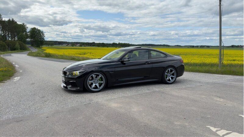 Svart Begagnad 2018 BMW 440 M Performance Sportkupé | 340 000 kr - Bild 1/4