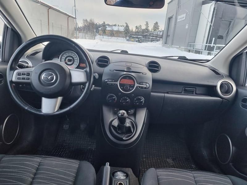 Begagnad Mazda 2 86 HK (63 kW) 2008 Vit Halvkombi