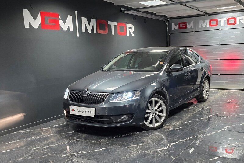 Grå Begagnad 2015 Skoda Octavia Halvkombi | 135 000 kr (Marknadspris) - Bild 1/4