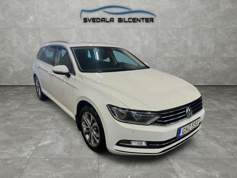 Vit Begagnad 2017 VW Passat S Kombi | 129 900 kr (Marknadspris) - Bild 1/4