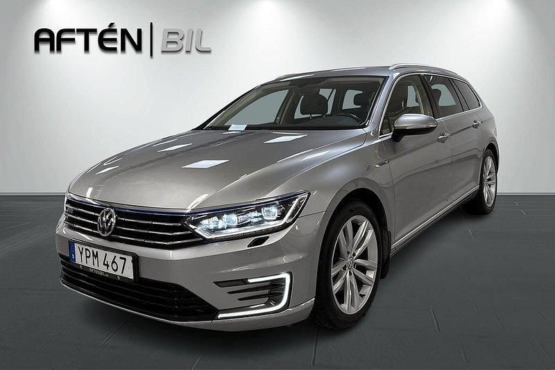 Silver Begagnad 2017 VW Passat GTE Kombi | 189 800 kr (Marknadspris) - Bild 1/3