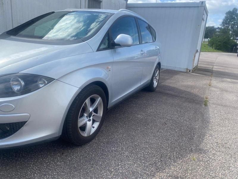 Silver Begagnad 2009 Seat Altea XL Minibuss | 26 900 kr (Superpris) - Bild 1/4