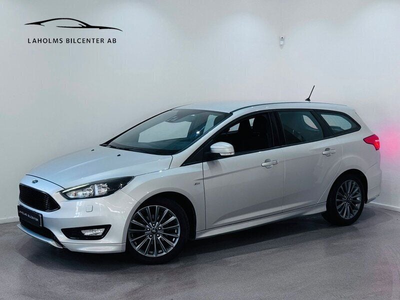 Grå Begagnad 2017 Ford Focus ST-Line Kombi | 79 900 kr (Marknadspris) - Bild 1/4