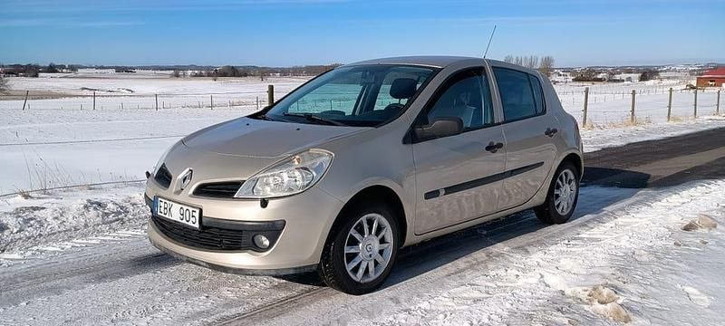 Begagnad Renault Clio R.S. 112 HK (82 kW) 2007 Halvkombi