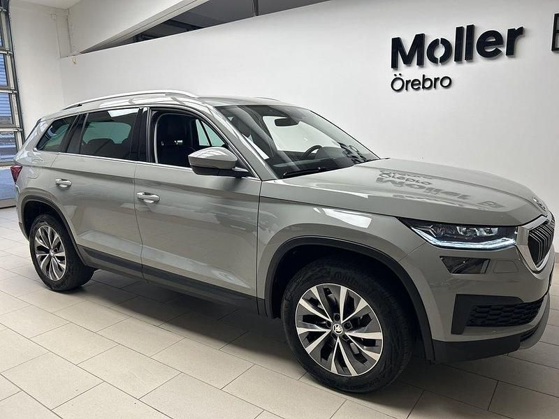 Grå (steel grey) Begagnad 2022 Skoda Kodiaq Style SUV | 359 000 kr (Marknadspris) - Bild 1/4