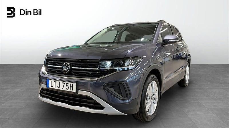 Smokey grey metallic Ny 2025 VW T-Cross Life SUV | 319 200 kr (Marknadspris) - Bild 1/4