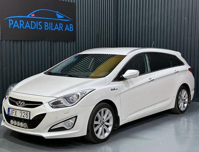 Vit Begagnad 2013 Hyundai i40 Kombi | 69 900 kr (Bra pris) - Bild 1/4