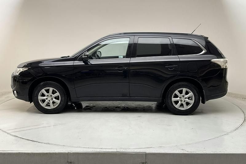 Begagnad Mitsubishi Outlander 150 HK (110 kW) 2013 Svart SUV