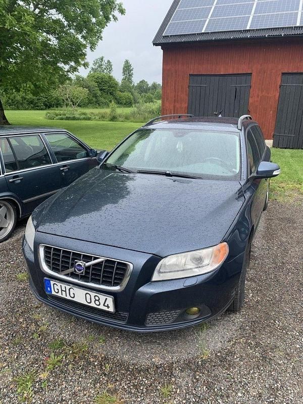 Blå Begagnad 2008 Volvo V70 Kombi | 48 000 kr (Marknadspris) - Bild 1/4