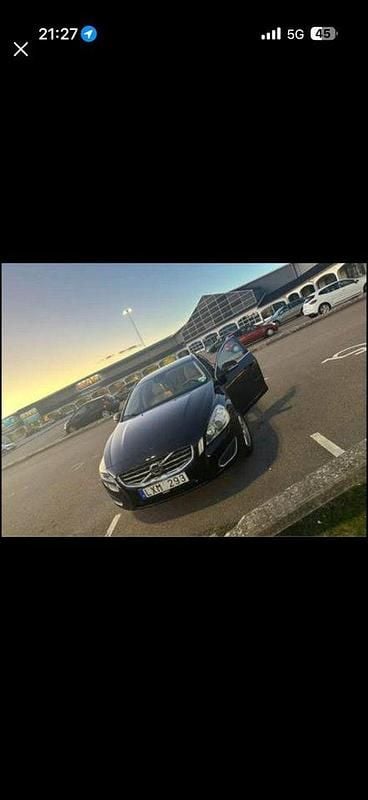 Svart Begagnad 2012 Volvo V60 Momentum Kombi | 77 900 kr (Bra pris) - Bild 1/4