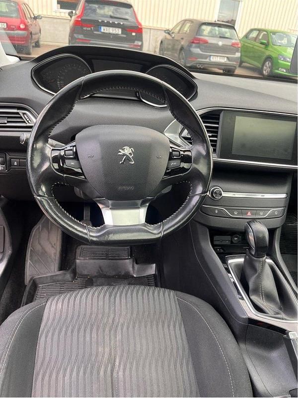 Svart Begagnad 2013 Peugeot 308 Active Halvkombi | 57 000 kr (Superpris) - Bild 1/4