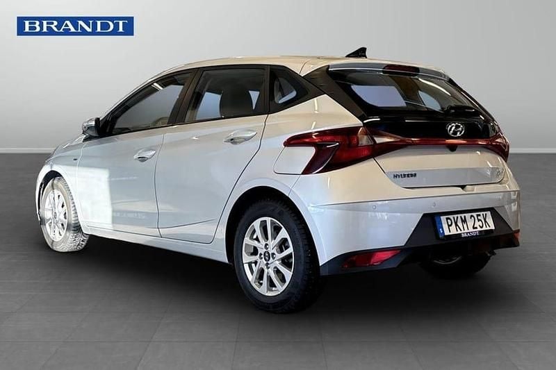 Begagnad Hyundai i20 Essential 101 HK (74 kW) 2021 Grå Halvkombi