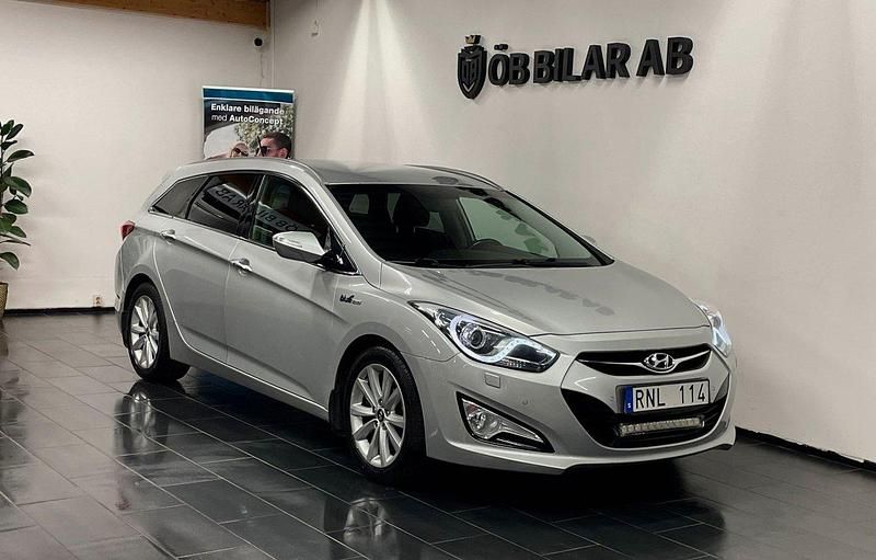 Silver Begagnad 2013 Hyundai i40 Kombi | 87 900 kr (Marknadspris) - Bild 1/4