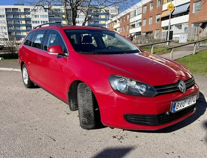 Röd Begagnad 2011 VW Golf VI Kombi | 49 900 kr (Bra pris) - Bild 1/4