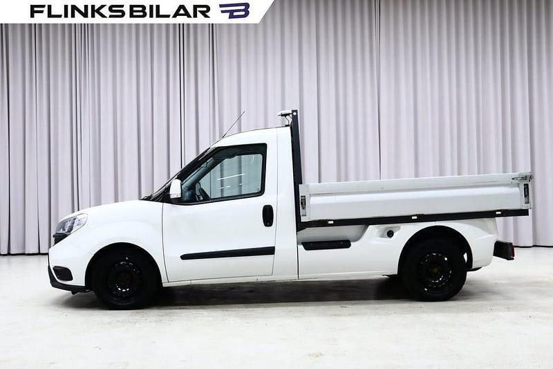 Vit Begagnad 2016 Fiat Doblò Minibuss | 109 700 kr (Marknadspris) - Bild 1/4