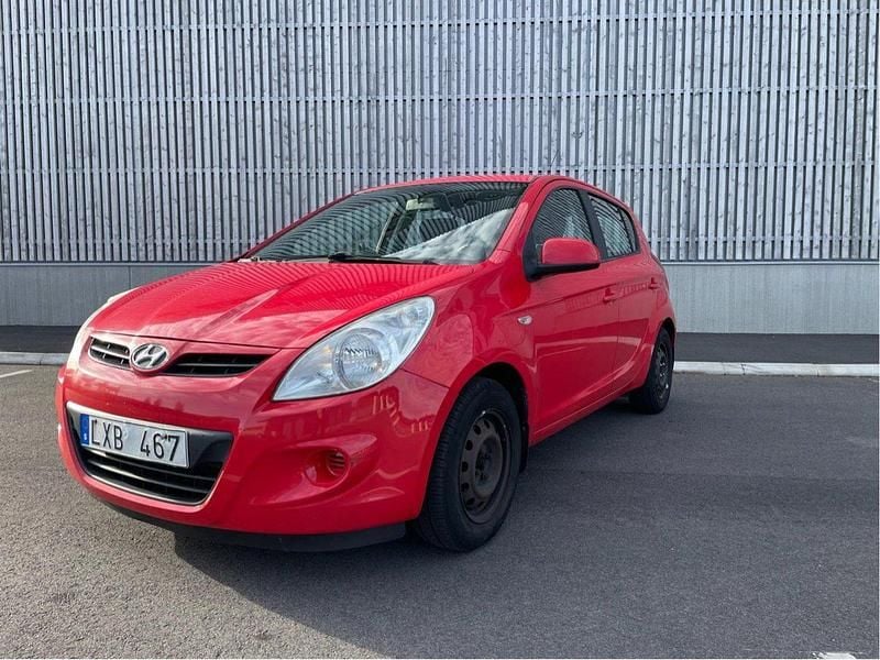 Röd Begagnad 2011 Hyundai i20 Select Halvkombi | 27 000 kr (Marknadspris) - Bild 1/4
