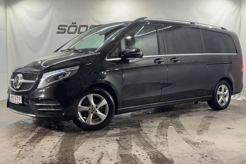 Svart metallic Begagnad 2021 Mercedes V250 Avantgarde Minibuss | 499 900 kr (Marknadspris) - Bild 1/4