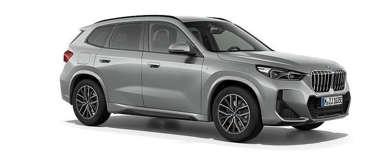 Grå Ny 2025 BMW X1 Comfort Edition SUV | 649 900 kr (Marknadspris) - Bild 1/4