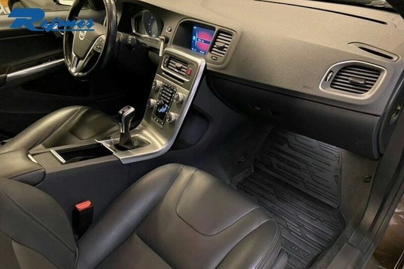 Begagnad Volvo V60 CC Business Edition 150 HK (110 kW) 2016 Brun Kombi