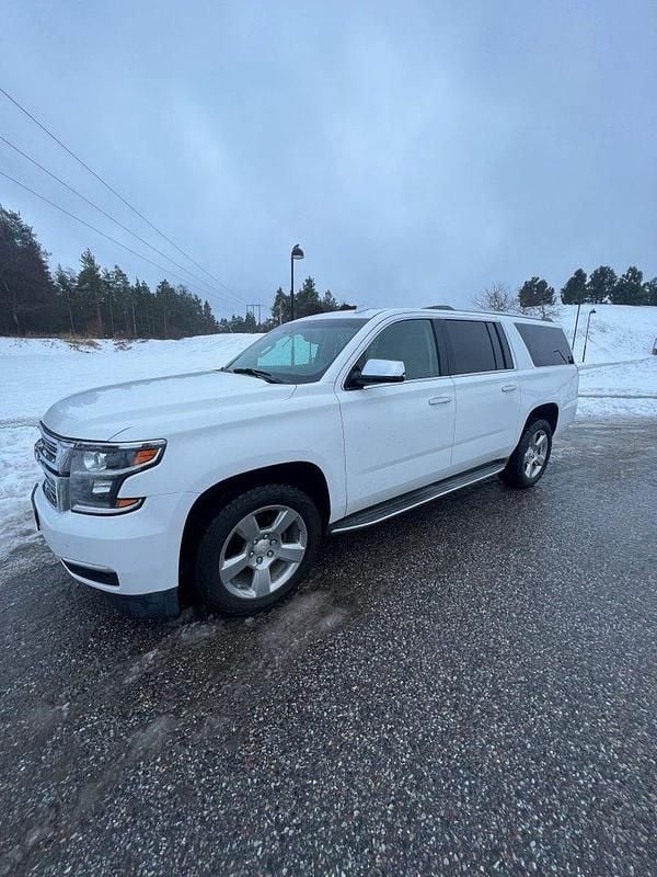 Vit Begagnad 2014 Chevrolet Suburban LTZ SUV | 399 000 kr (Marknadspris) - Bild 1/4