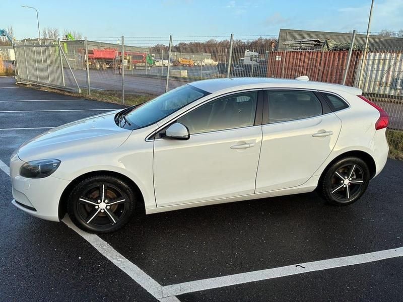Begagnad 2014 Volvo V40 Halvkombi | 69 900 kr (Bra pris) - Bild 1/4
