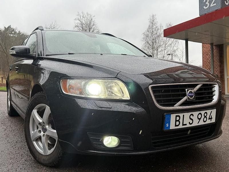 Svart Begagnad 2009 Volvo V50 Kombi | 24 900 kr (Superpris) - Bild 1/4