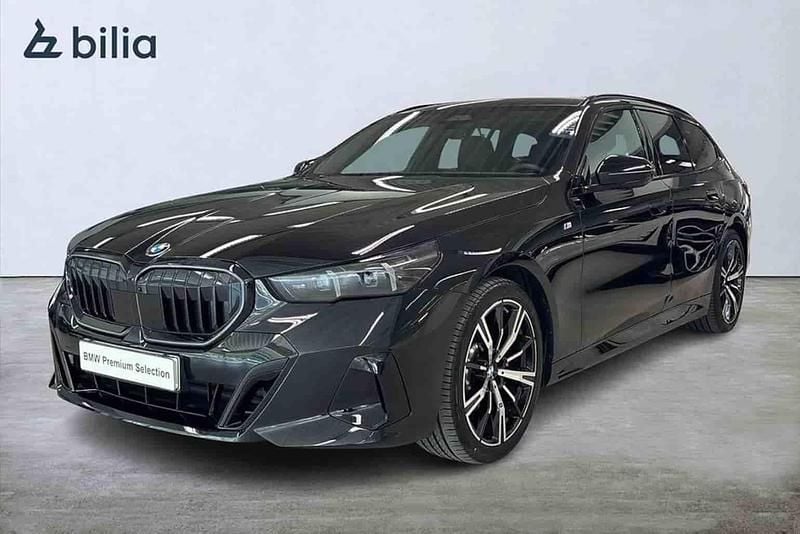 Svart Begagnad 2025 BMW 520 Kombi | 669 900 kr - Bild 1/1