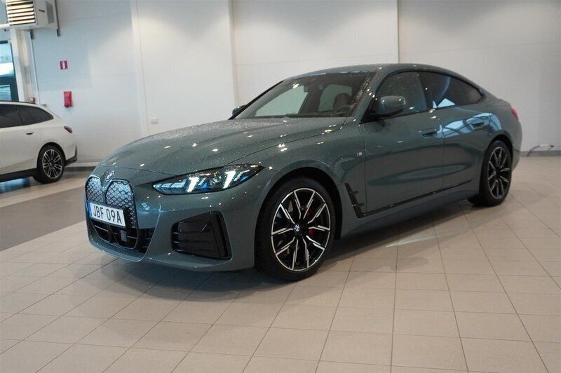 Grön Begagnad 2025 BMW i4 Comfort Edition Sedan | 679 800 kr - Bild 1/4