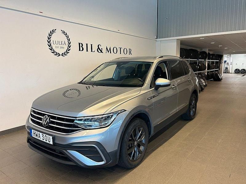 Silver Begagnad 2022 VW Tiguan Allspace SUV | 399 900 kr (Lite dyr) - Bild 1/4