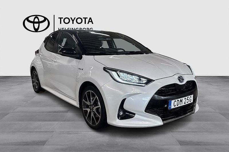 Begagnad Toyota Yaris Hybrid Style 117 HK (86 kW) 2021 Vit Halvkombi