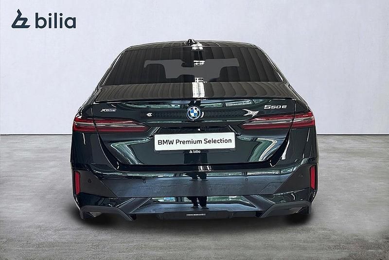 Begagnad BMW 550e Comfort Edition 2026 Svart Sedan